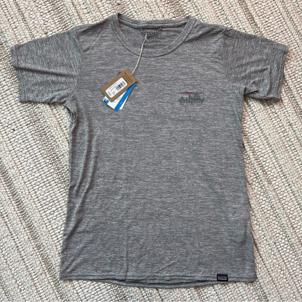 Patagonia capilene cool daily shirt Graphic Woman’s Size XS Outdoor Gorpcore NWT